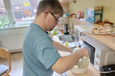 Jsme už skoro mistři pekaři, zvládli jsme makronky